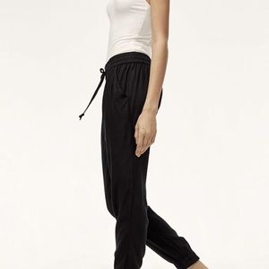EUC Aritzia Talula Los Feliz Jogger Pants